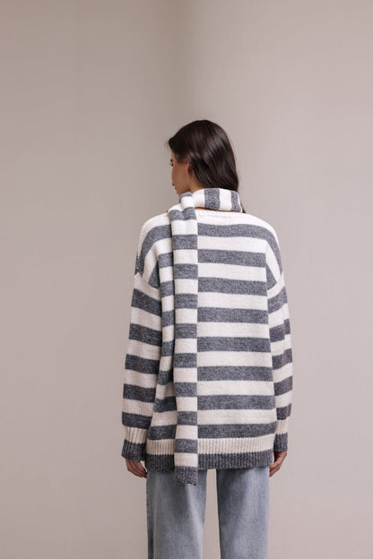25204 V-neck Oversized Long Sweater