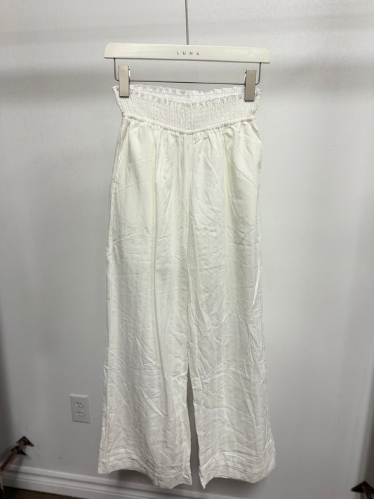 26114B Pure White Lounge Set Bottom