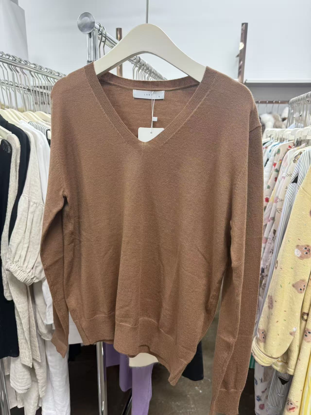 25219 V-neck Sweater