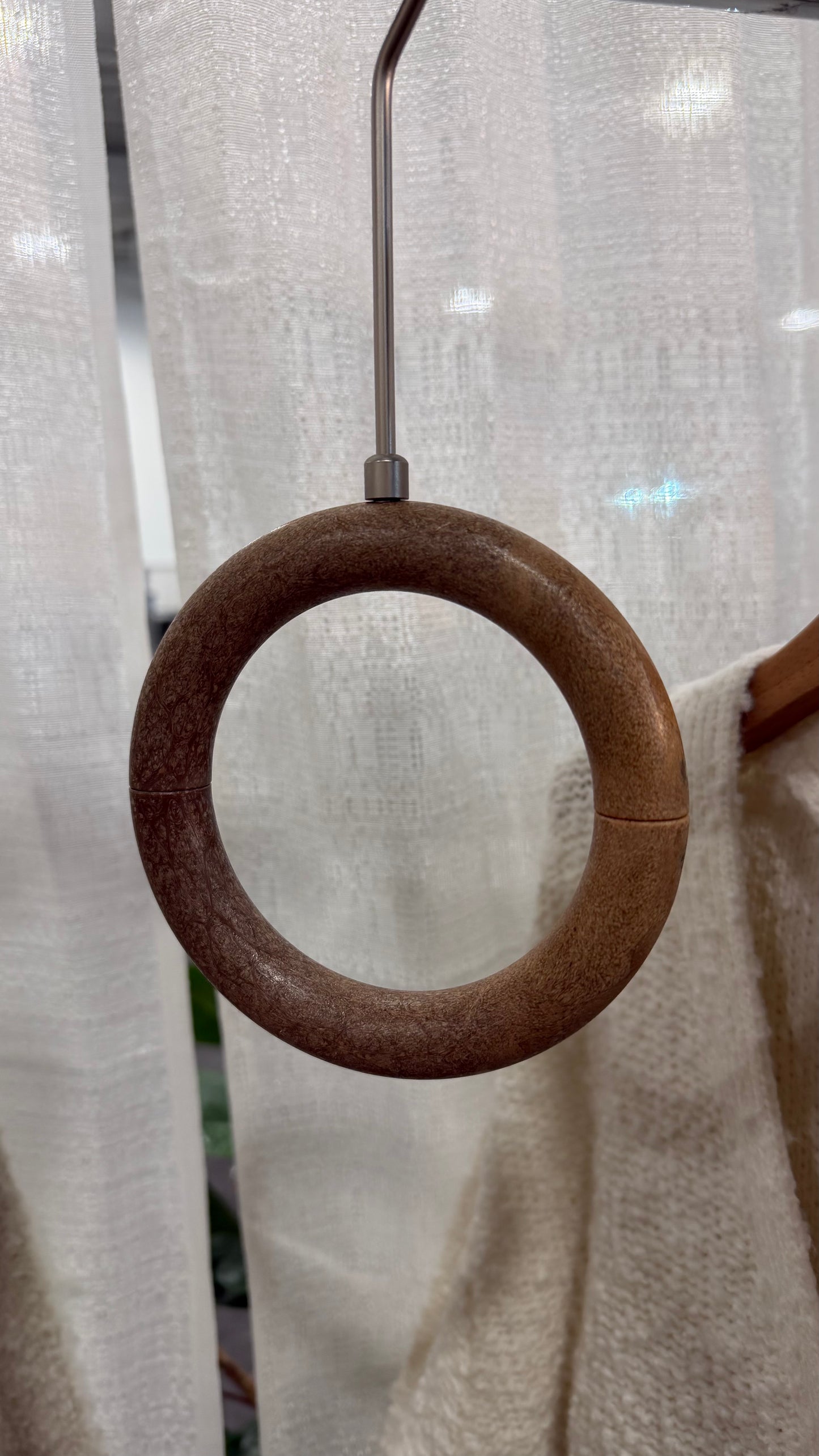 26228 Magnetic Clothes Ring Hanger Wooden Texture